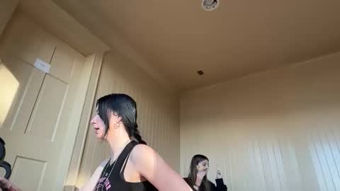 kendallmonroee online show from December 13, 7:53 pm