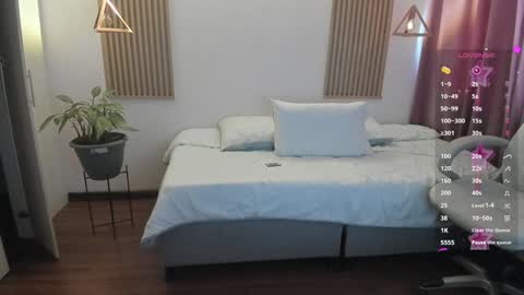 Kendall  online show from December 21, 3:40 pm