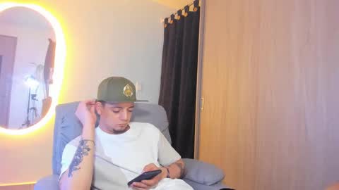 kendel_dimitri online show from January 20, 8:19 am