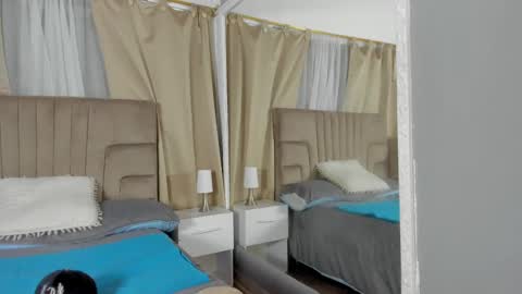 Snapshot of kendra_and_liam chatting on October 8, 11:27 am kendra and liam online show from October 8, 11:27 am