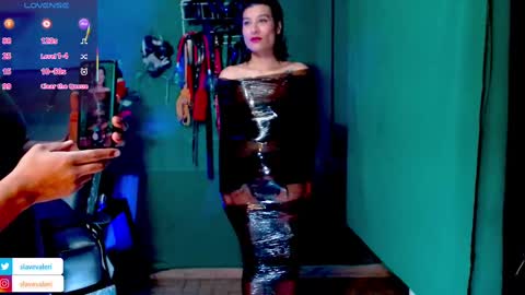 Snapshot of kenllyhot_and_valeriahell chatting on March 6, 12:52 pm Valeria slave online show from March 6, 12:52 pm