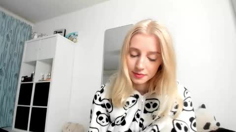 Kenzie online show from November 22, 4:33 am