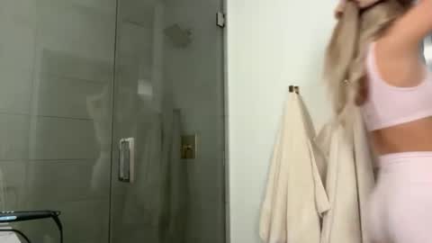 kenziesmithh online show from February 22, 7:38 pm