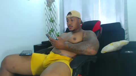 Snapshot of kerlinn2711 chatting on December 2, 8:28 pm dany wolf002 online show from December 2, 8:28 pm