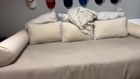 kerri online show from April 5, 7:00 pm