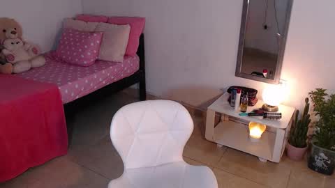 Mia  online show from January 6, 9:54 pm