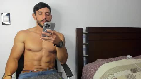 kevin_malone22 online show from November 19, 2:11 am