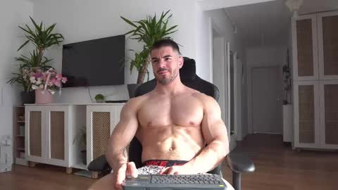 Snapshot of kevinandresxx chatting on February 14, 10:28 am Kevin online show from February 14, 10:28 am