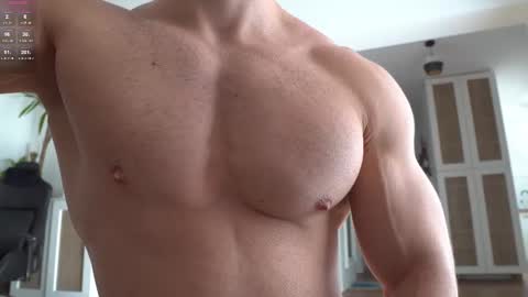 Snapshot of kevinandresxx chatting on October 31, 11:32 am Kevin online show from October 31, 11:32 am