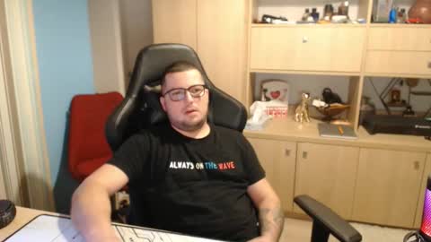 Snapshot of kevinnlovely chatting on October 19, 8:46 pm Kevinn online show from October 19, 8:46 pm