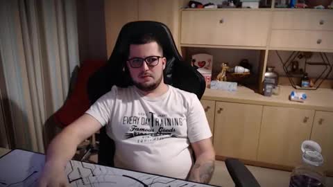 Kevinn online show from December 18, 6:47 pm