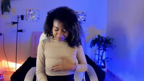 Snapshot of keyla_roberts_ chatting on February 9, 9:37 am Adhara. Help me reach 100 likes online show from February 9, 9:37 am