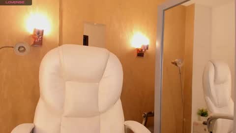 Snapshot of khloe_houston chatting on February 13, 5:01 pm Khloe online show from February 13, 5:01 pm