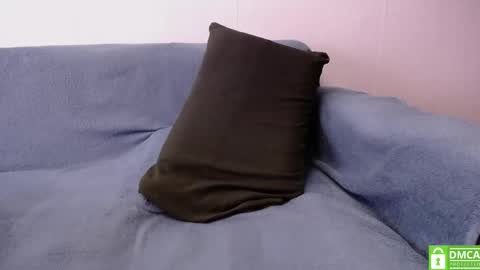 Hey Im Ivan everyday online 9am to 6pm 6 GMT Help me Reach K FollowerslPut your finger up  online show from March 21, 8:19 am