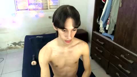 Snapshot of kiantwink chatting on January 3, 5:28 am kiantwink online show from January 3, 5:28 am