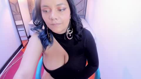 kiara Cruz online show from November 3, 8:32 pm