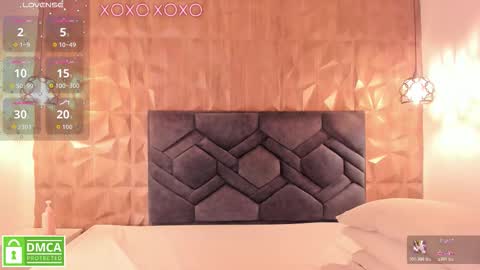 kiara_velvet__ online show from January 12, 8:05 pm