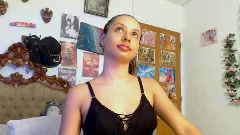 kiaralenon online show from April 7, 12:45 am