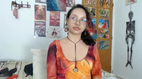 kiaralenon online show from November 6, 12:35 am