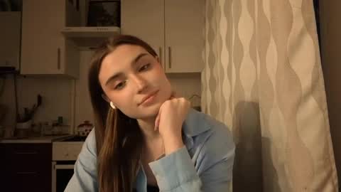 Ola my name is Lissa  Lets hit 10 Thumbs Up together   online show from April 5, 4:04 pm