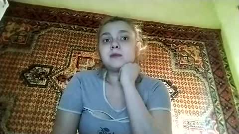 kikibang_ online show from April 6, 7:04 pm