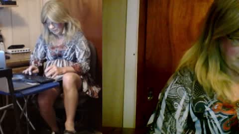 kim crossdresser     no nude room and clean chat only. online show from December 19, 3:30 pm