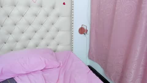 kim_eli online show from March 11, 1:59 am