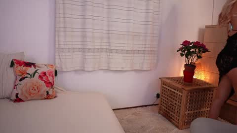 Kim online show from February 21, 4:15 am