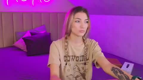 kimberlly_smith online show from July 21, 11:40 pm