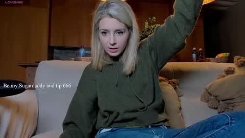 Wolfs Girl online show from November 12, 5:48 pm