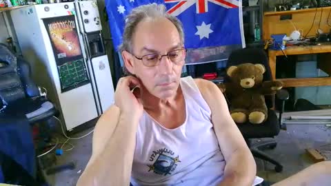 kimintheshed online show from February 1, 1:35 am