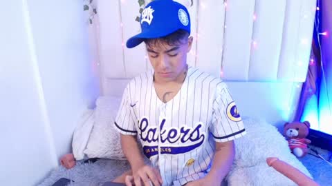 Snapshot of king_azahell chatting on January 17, 3:34 am king  help me reach 100 likes online show from January 17, 3:34 am