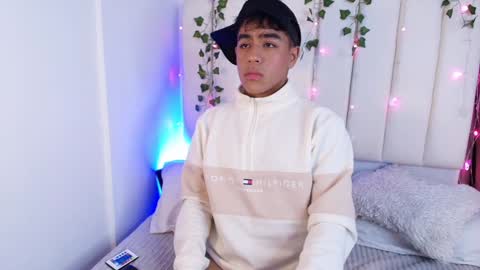 Snapshot of king_azahell chatting on January 4, 2:56 am king  help me reach 100 likes online show from January 4, 2:56 am