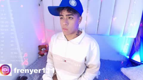 Snapshot of king_azahell chatting on January 22, 5:59 am king  help me reach 100 likes online show from January 22, 5:59 am