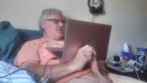 kingtongue10 online show from May 10, 2:56 pm