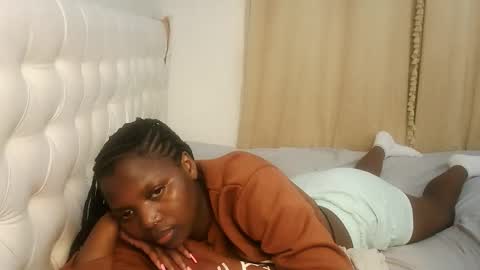 Lola online show from April 3, 11:33 pm