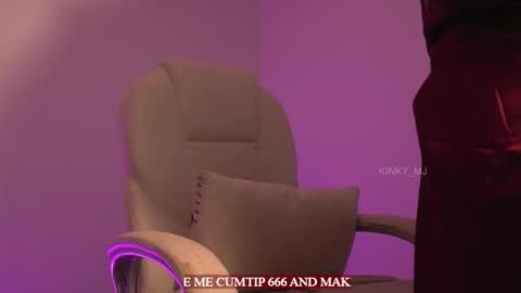 Snapshot of kinky_mj chatting on October 29, 7:03 pm Mary your fav curly girl online show from October 29, 7:03 pm