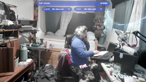 Snapshot of kinkybiguy14 chatting on October 25, 10:58 am Kinky Cassie online show from October 25, 10:58 am