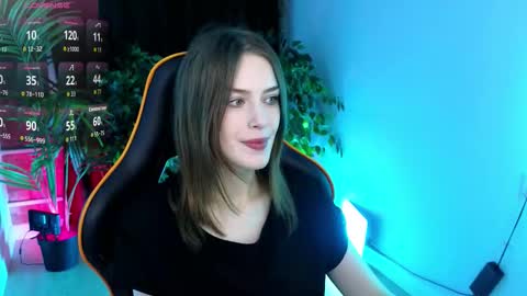 kira_noir_ online show from February 25, 3:37 pm