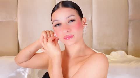 kira online show from November 12, 4:37 am