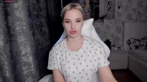 kirakrox online show from November 3, 7:37 pm