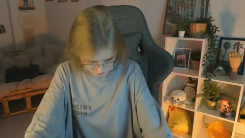 Kira online show from March 2, 8:50 pm