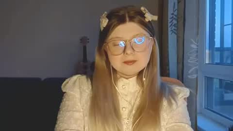 KiraYume online show from May 4, 3:51 pm