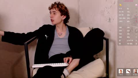 Alan online show from April 8, 3:04 pm