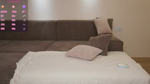 Kisa  20SALE online show from October 27, 12:32 am