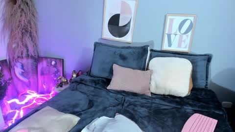 Snapshot of kissasins22 chatting on December 15, 2:41 am kissasins22 online show from December 15, 2:41 am