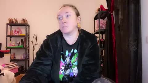 kissica online show from December 4, 6:40 pm