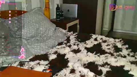 kitigrey online show from November 26, 1:25 am