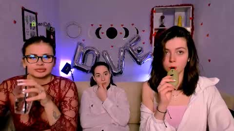 kitniss online show from February 14, 8:22 pm