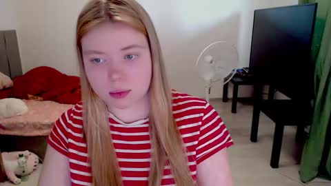 Jennyblonde and Emmabrunette online show from February 19, 12:15 pm